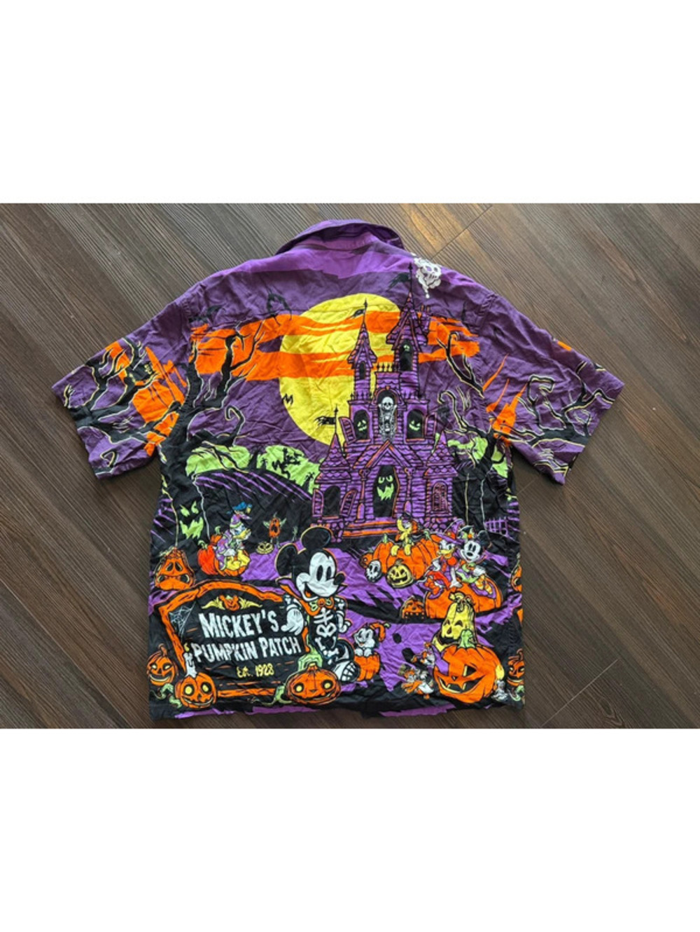 Disney mickeys pumpkin patch medium Halloween button up shirt men